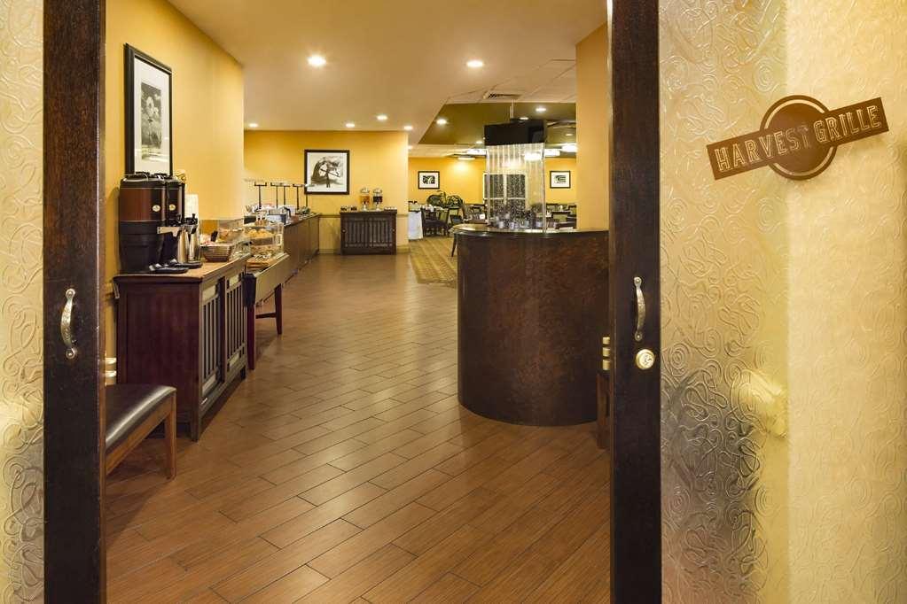 Doubletree By Hilton Hotel Raleigh - Brownstone - University Restoran foto