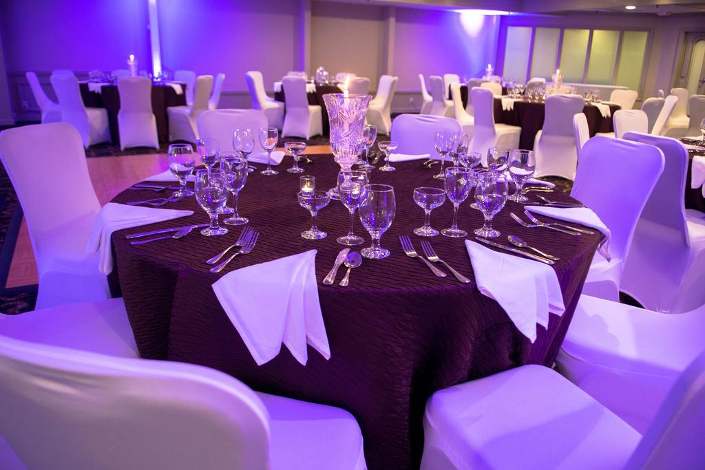 Doubletree By Hilton Hotel Raleigh - Brownstone - University Bagian luar foto