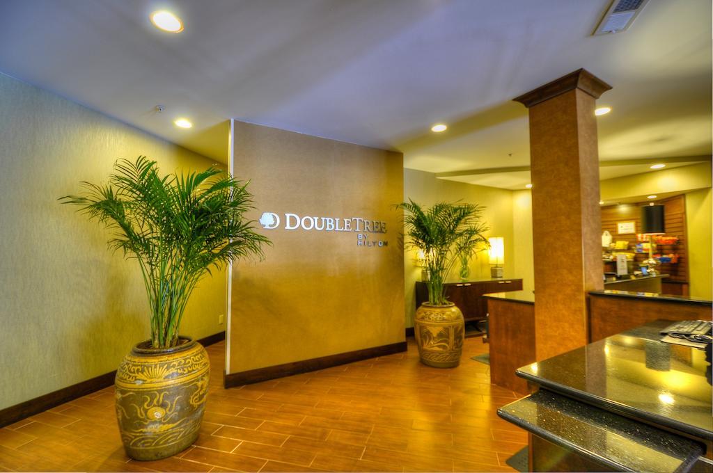 Doubletree By Hilton Hotel Raleigh - Brownstone - University Bagian luar foto