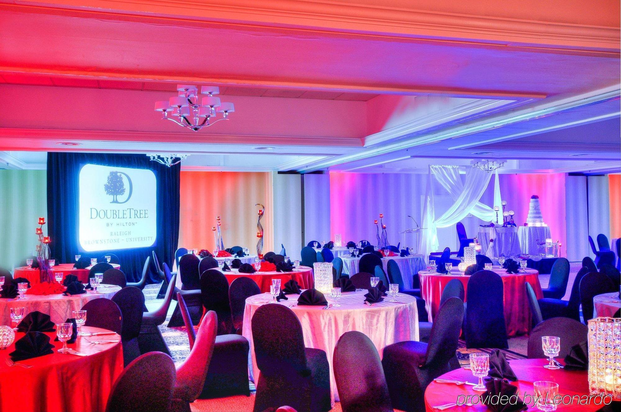 Doubletree By Hilton Hotel Raleigh - Brownstone - University Bagian luar foto