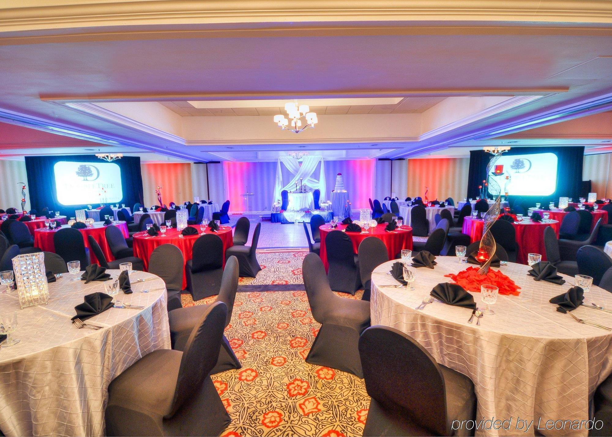 Doubletree By Hilton Hotel Raleigh - Brownstone - University Bagian luar foto