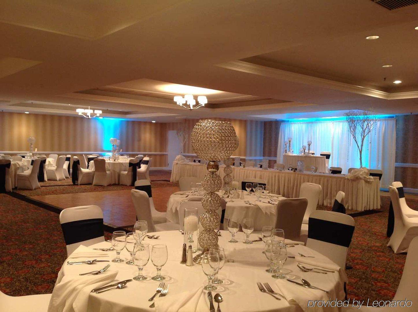 Doubletree By Hilton Hotel Raleigh - Brownstone - University Bagian luar foto