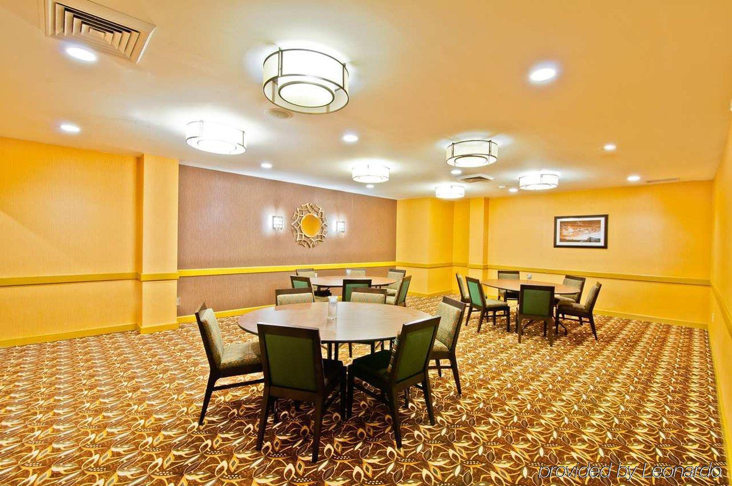 Doubletree By Hilton Hotel Raleigh - Brownstone - University Bagian luar foto
