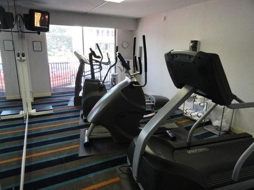Doubletree By Hilton Hotel Raleigh - Brownstone - University Fasilitas foto