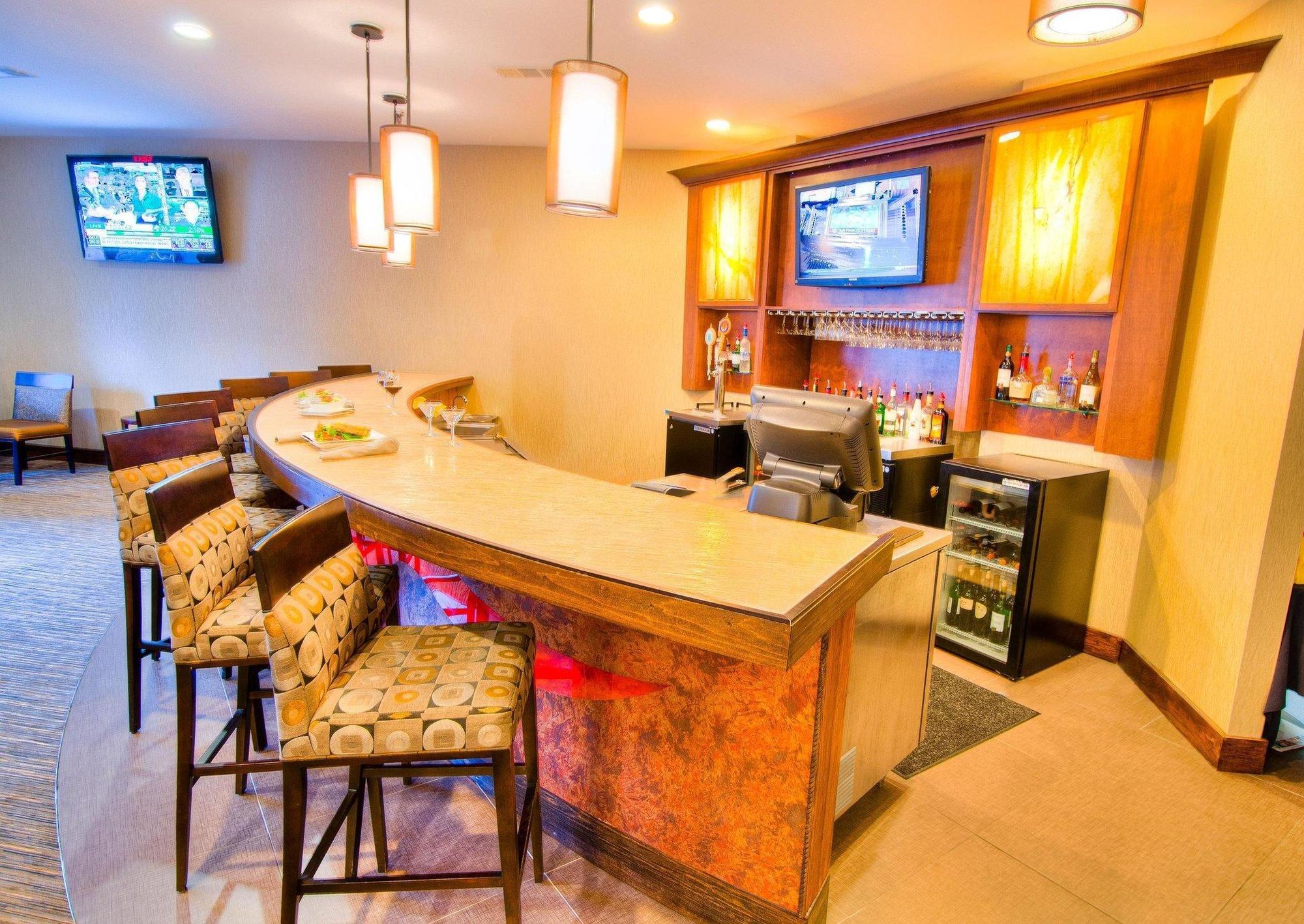 Doubletree By Hilton Hotel Raleigh - Brownstone - University Bagian luar foto