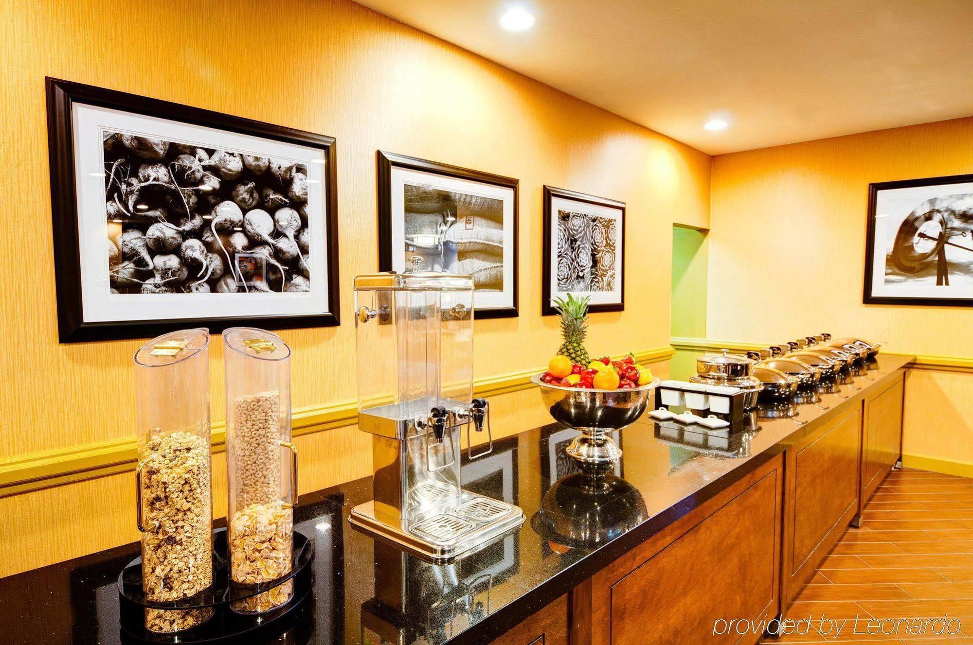 Doubletree By Hilton Hotel Raleigh - Brownstone - University Bagian luar foto