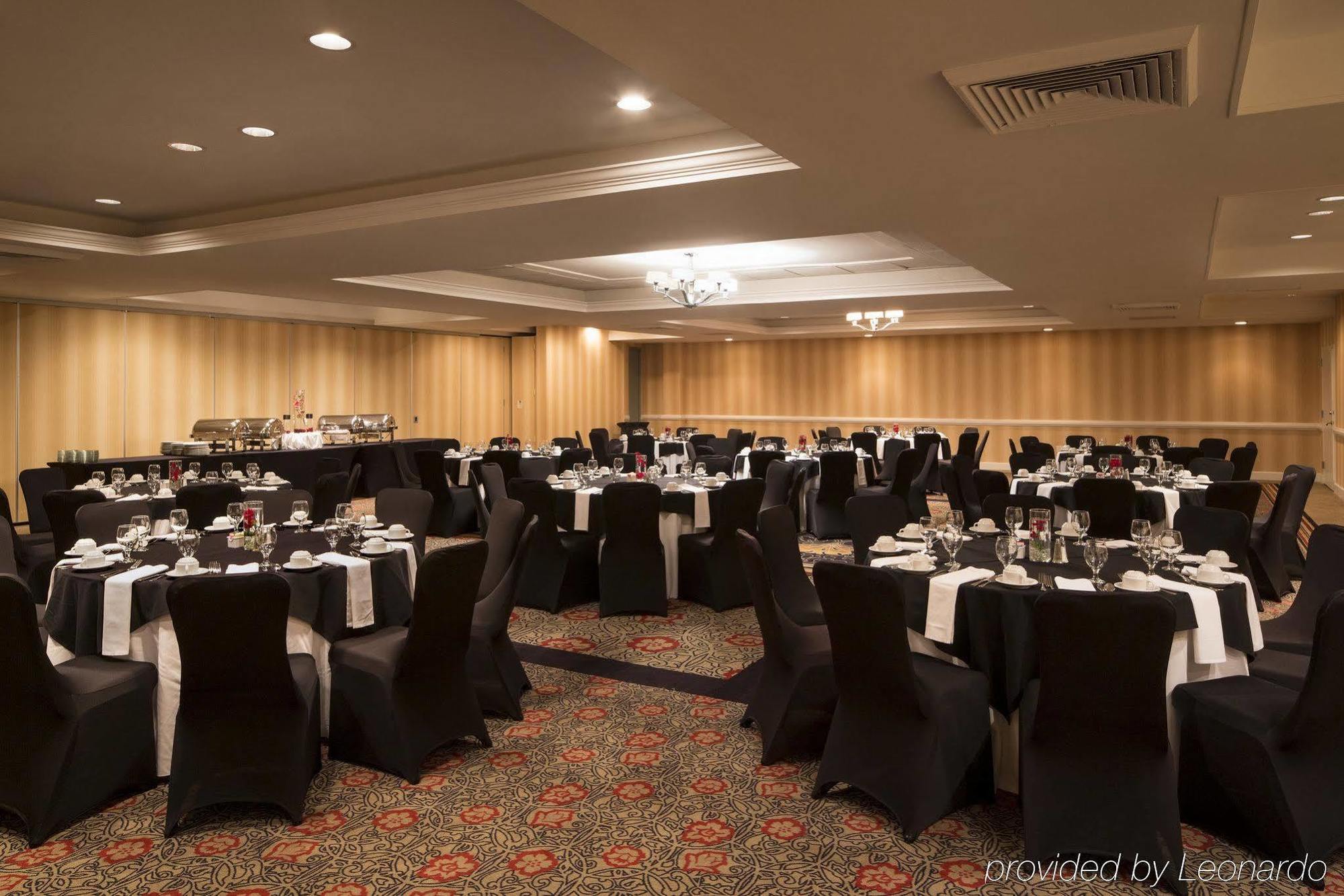 Doubletree By Hilton Hotel Raleigh - Brownstone - University Bagian luar foto