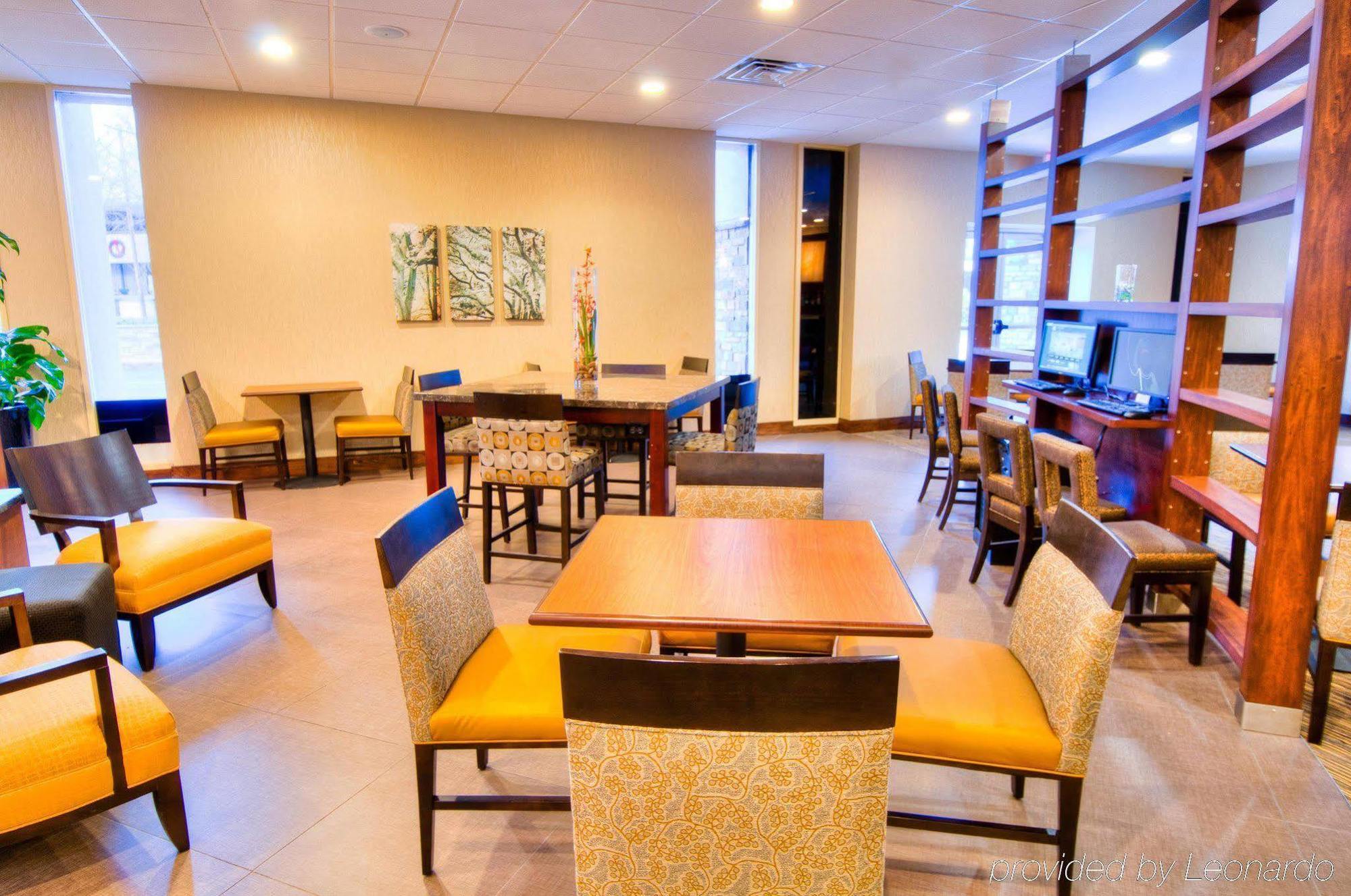 Doubletree By Hilton Hotel Raleigh - Brownstone - University Bagian luar foto