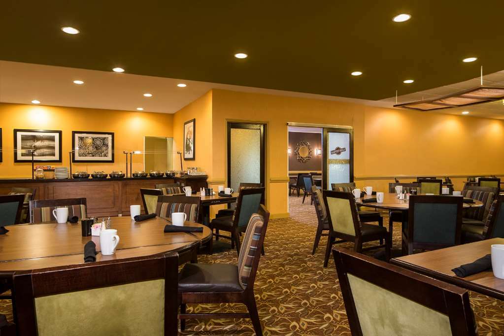 Doubletree By Hilton Hotel Raleigh - Brownstone - University Restoran foto