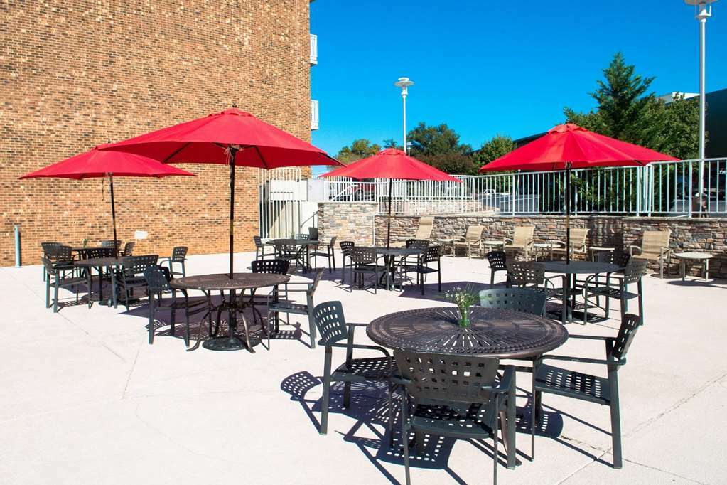 Doubletree By Hilton Hotel Raleigh - Brownstone - University Bagian luar foto