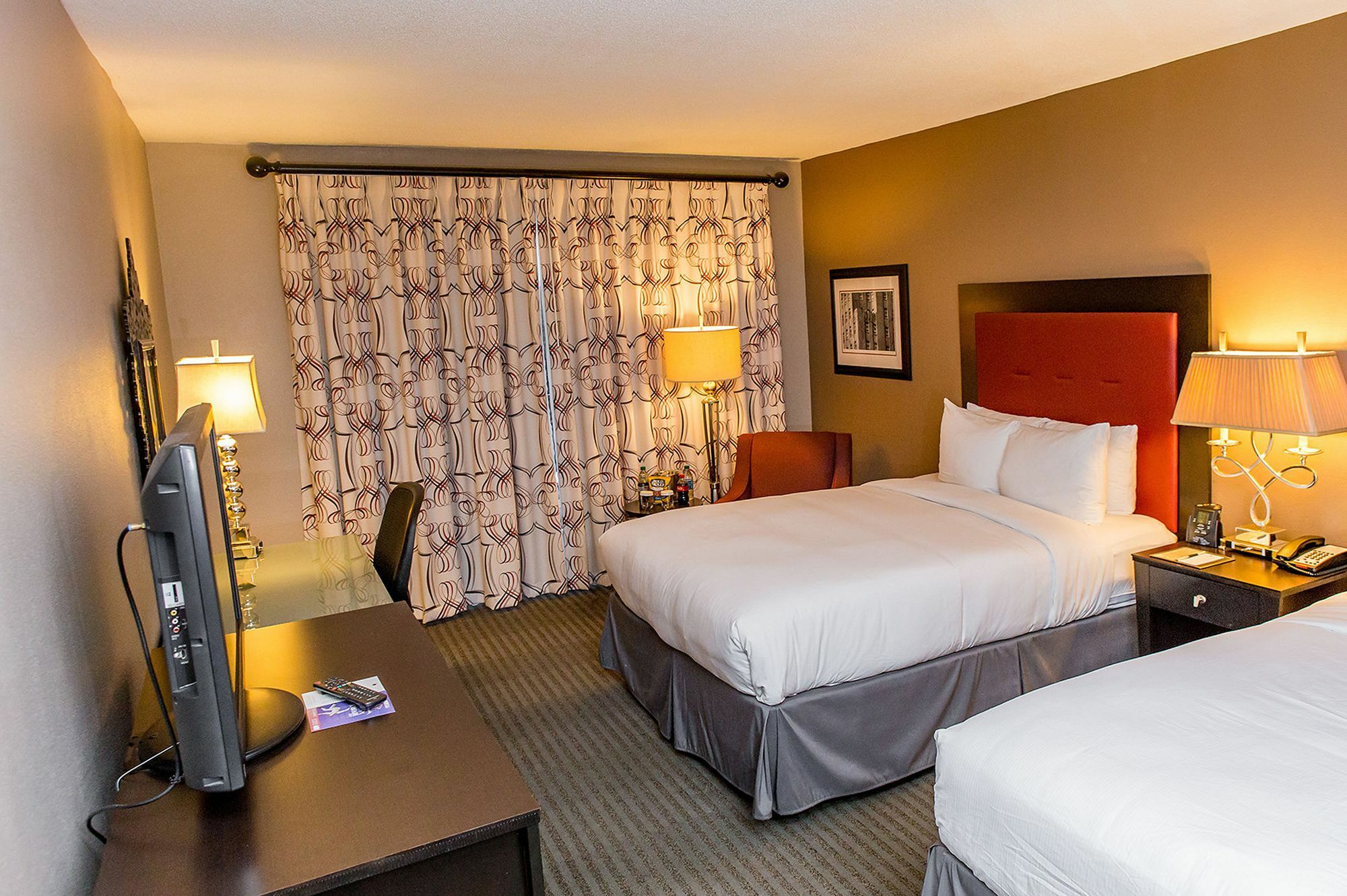 Doubletree By Hilton Hotel Raleigh - Brownstone - University Bagian luar foto