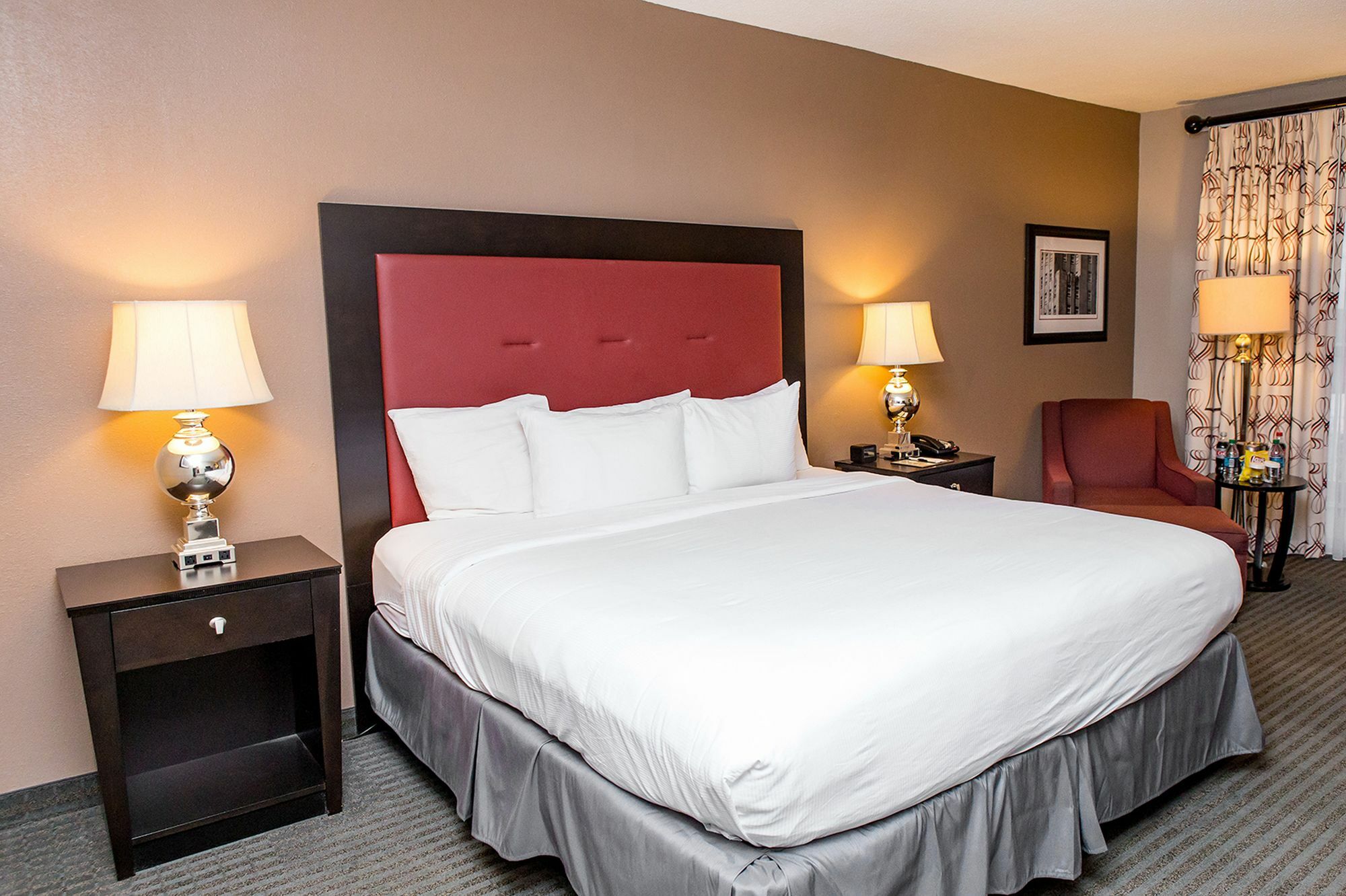 Doubletree By Hilton Hotel Raleigh - Brownstone - University Bagian luar foto