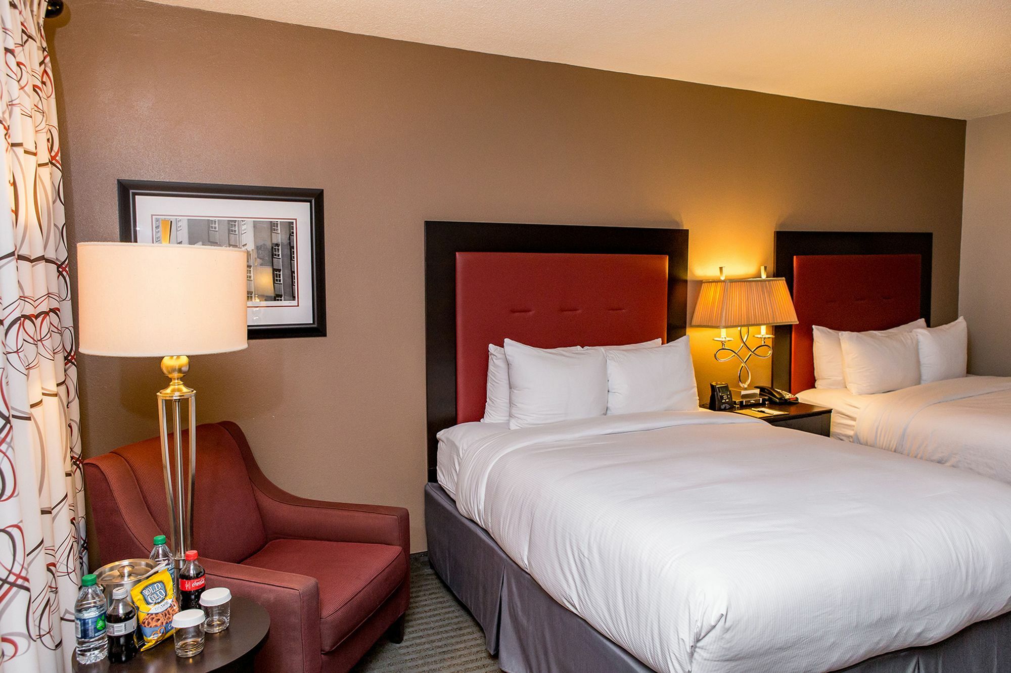 Doubletree By Hilton Hotel Raleigh - Brownstone - University Bagian luar foto