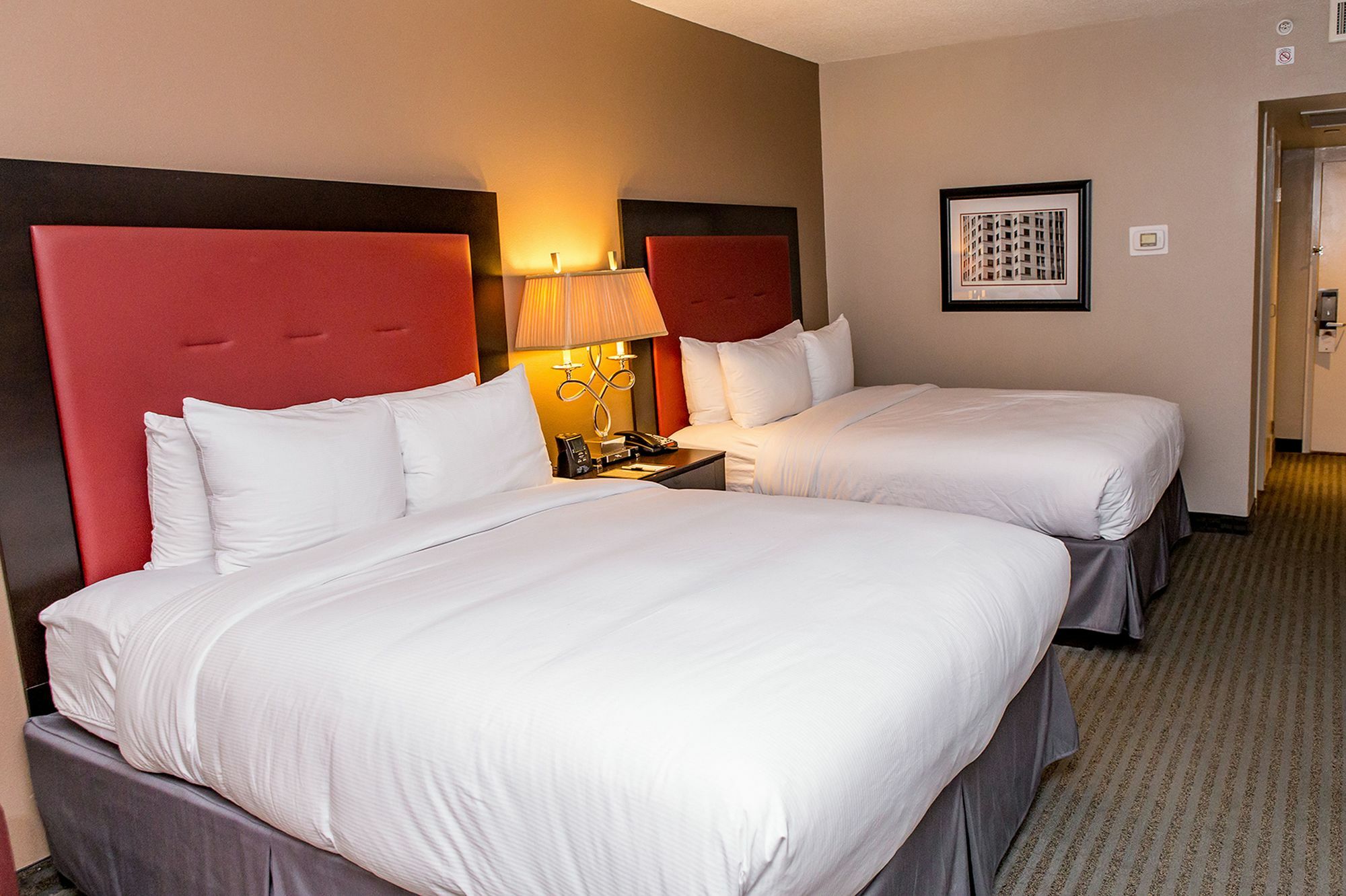 Doubletree By Hilton Hotel Raleigh - Brownstone - University Bagian luar foto