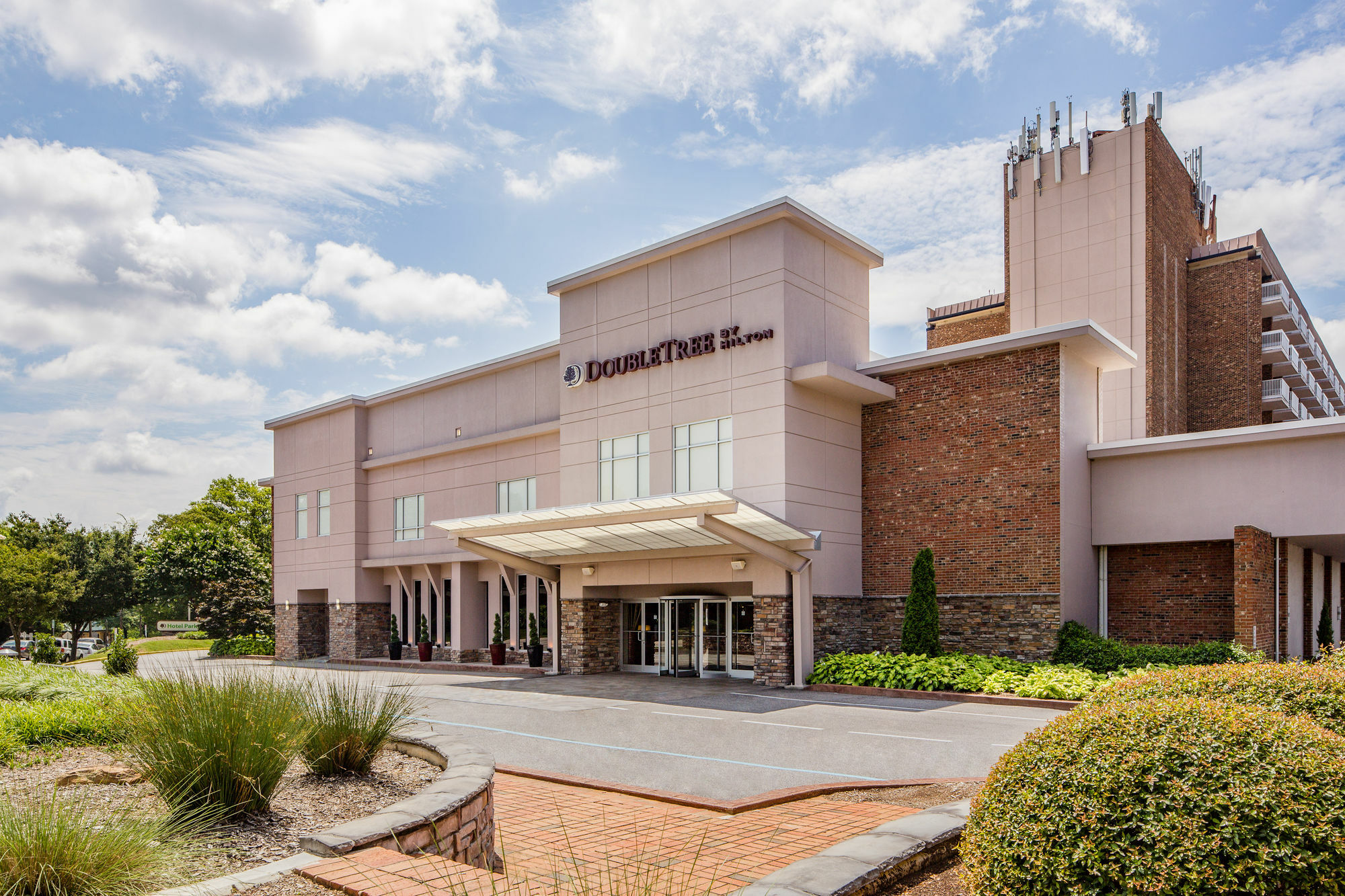 Doubletree By Hilton Hotel Raleigh - Brownstone - University Bagian luar foto
